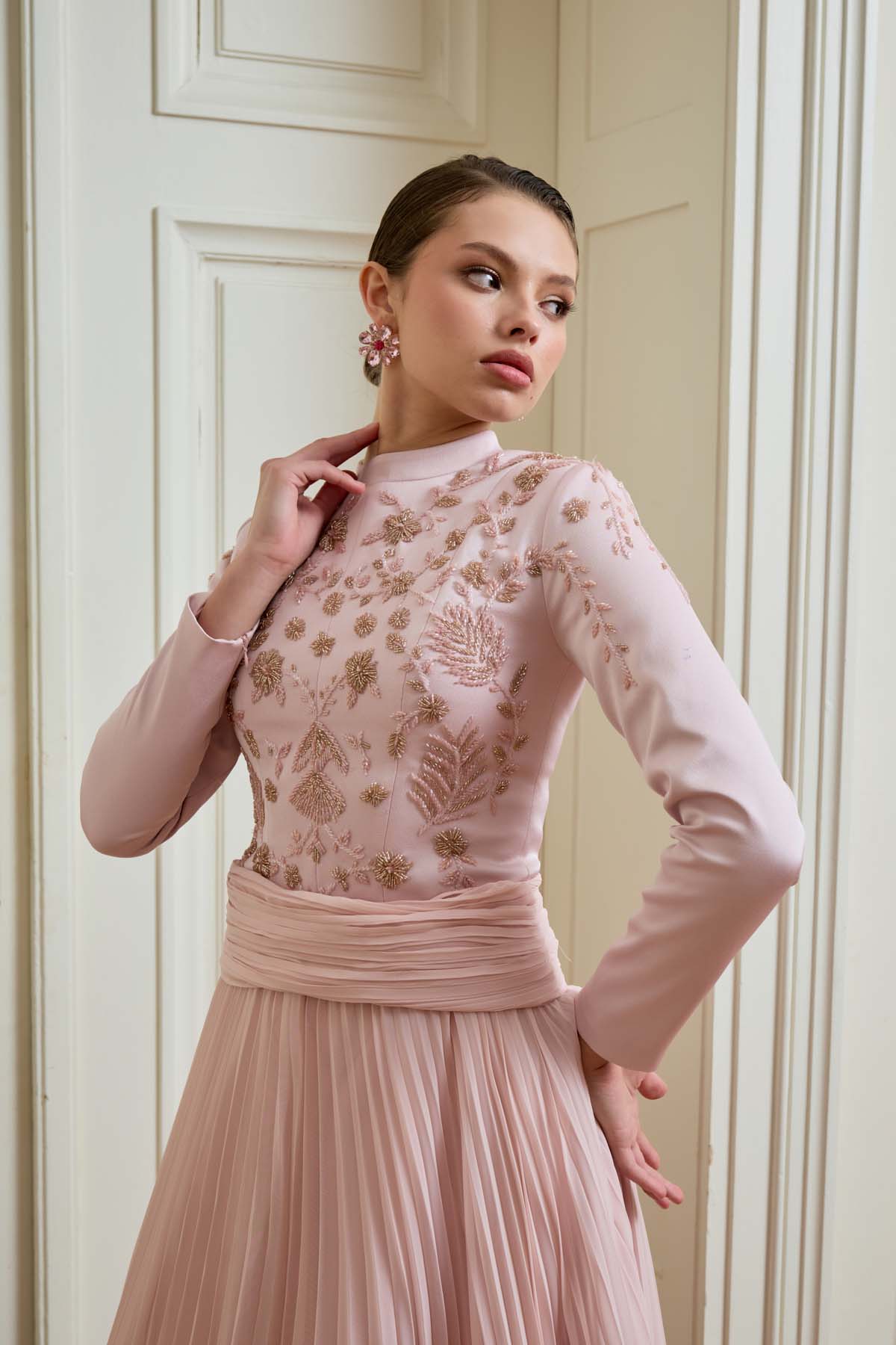 MORGAN MODEL PEMBE (KİRALIK)