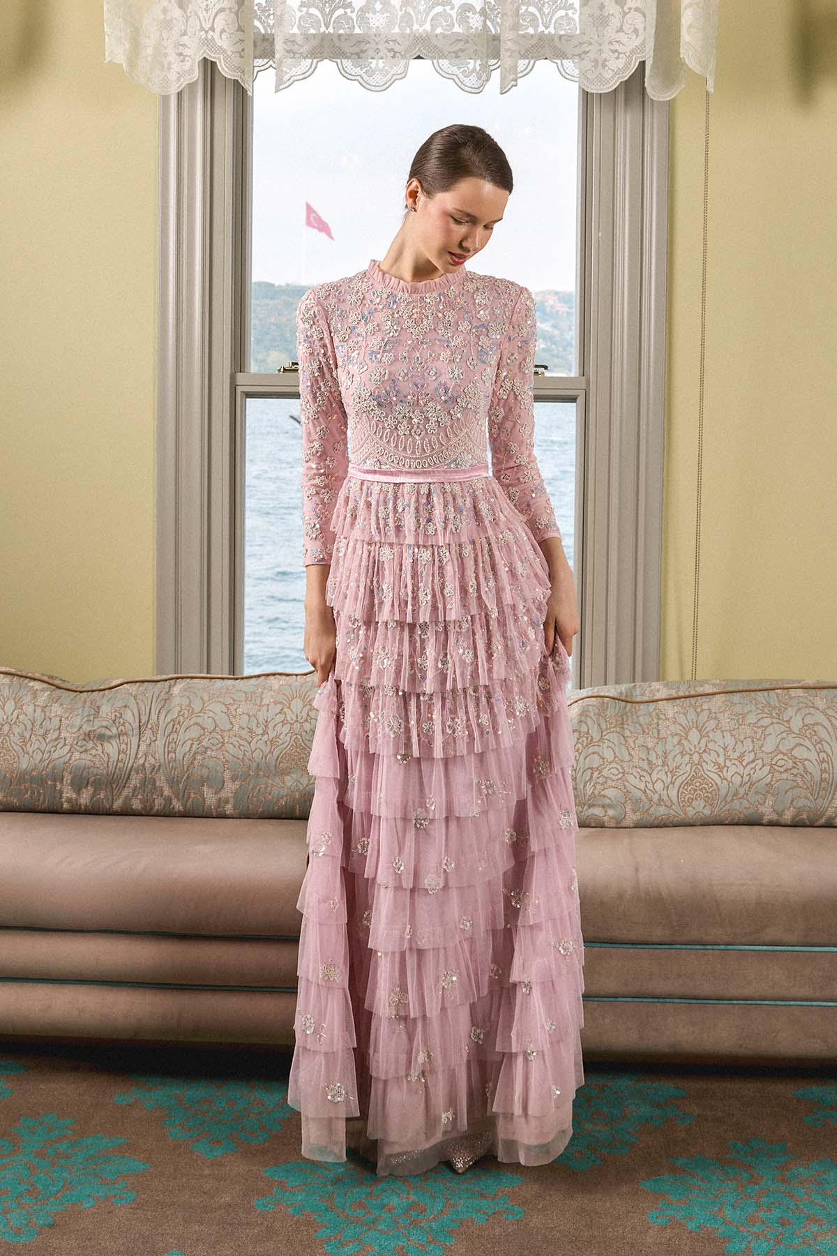 Lily Pembe (Kiralık)