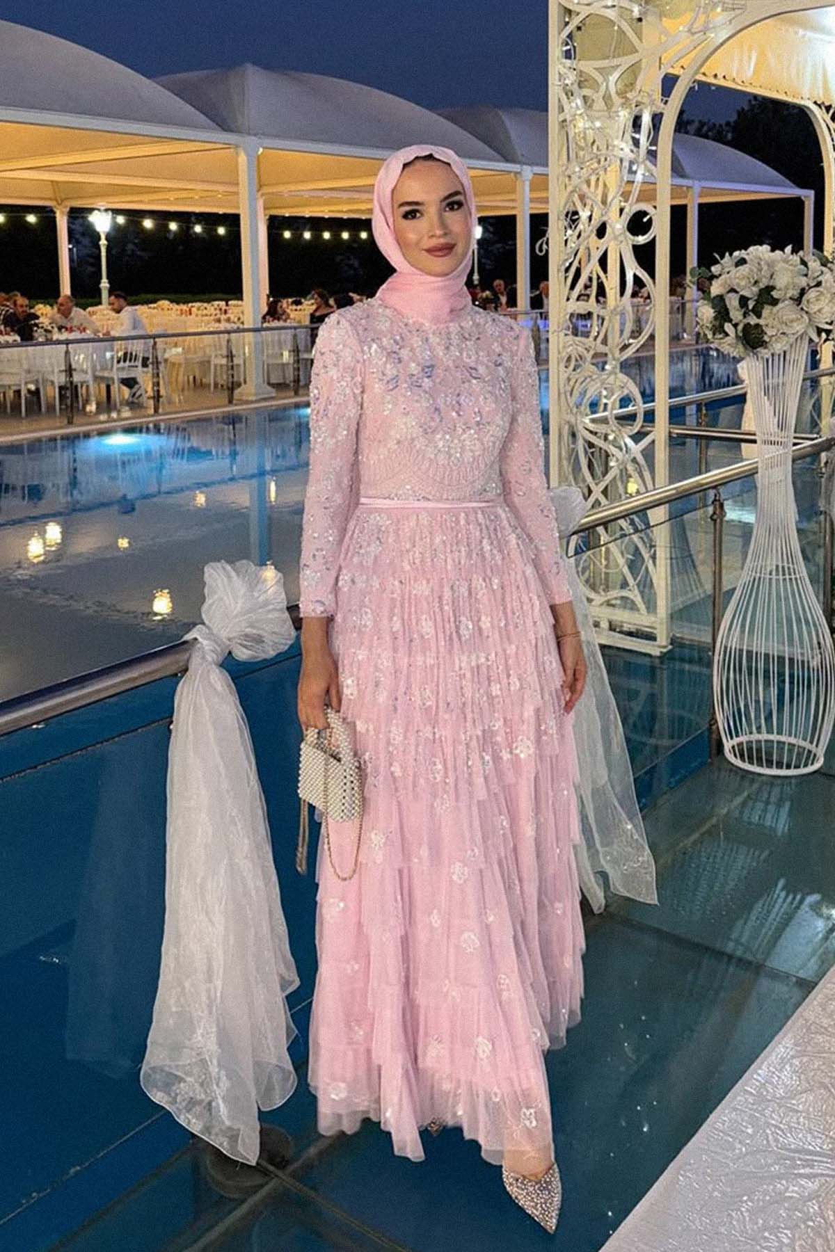 Lily Pembe (Kiralık)