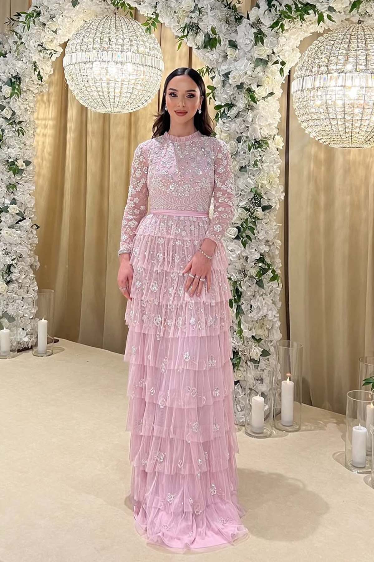 Lily Pembe (Kiralık)